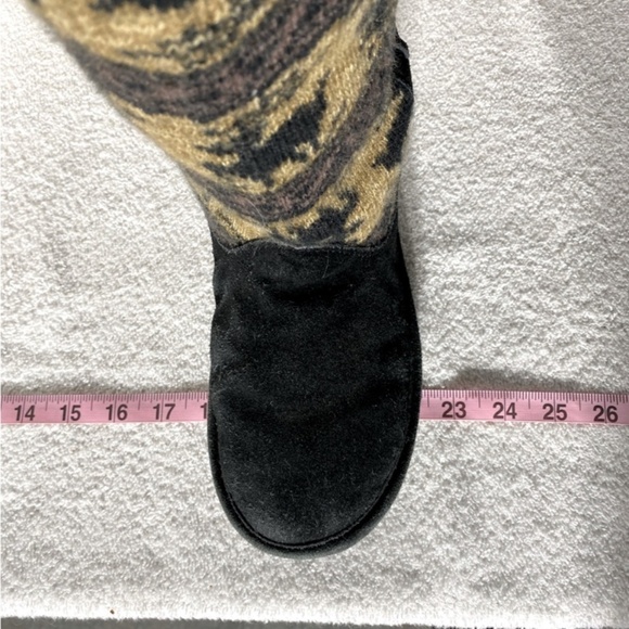 Bearpaw Black Tan Jacquard Deer Print Boots 8 - Picture 14 of 15